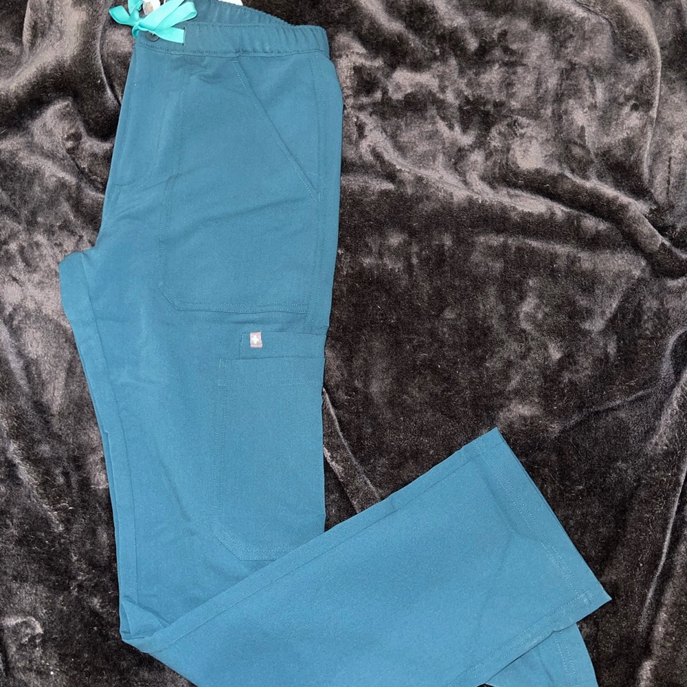 carribean blue men’s figs scrub bottoms